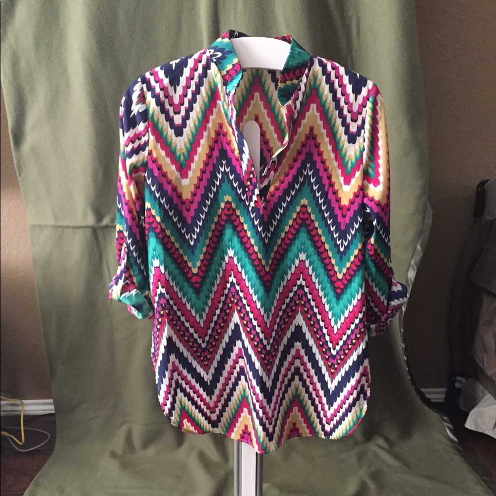 Auditions colorful zig zag design shirt. Size Lrg